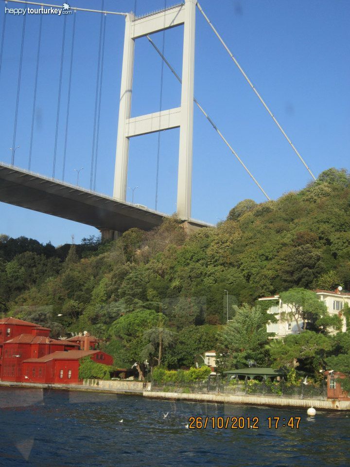 Istanbul- Pomegranate Tour offers  Daily Bosphorus Tour
